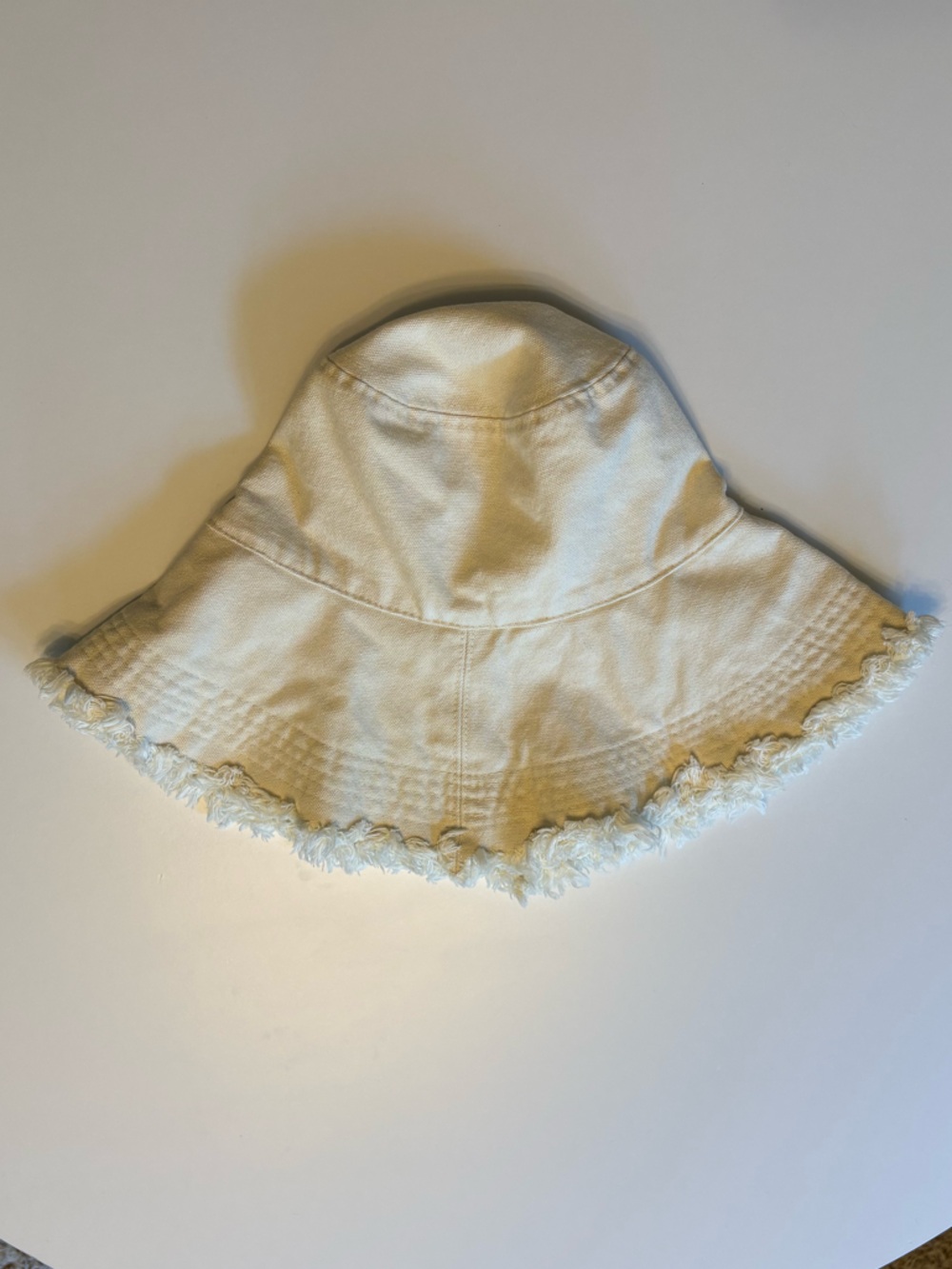 ANTHROPOLOGIE | IVORY FRAYED HEM BUCKET HAT